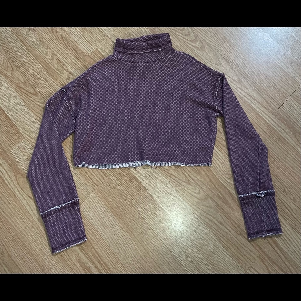 NWT Out From Under Raw Cut Off Hem Crop Long Sleeve Thermal Turtleneck Top Small - Picture 5 of 12